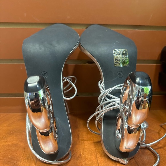 Silver Modern Heels with Sleek Design - Picture 6 of 9